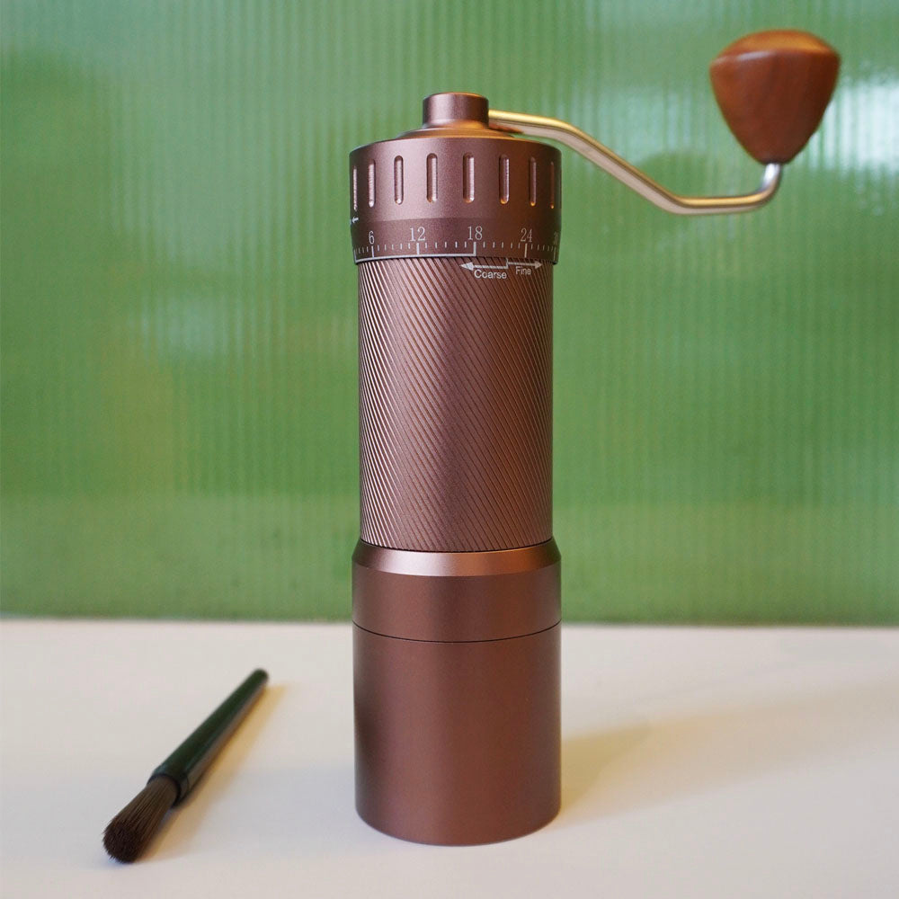 Molino de Café Manual con Cuchillas Cónicas Dentadas y Ajuste Externo de Molienda