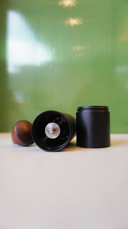 Molino de Café Manual con Cuchillas Cónicas Dentadas