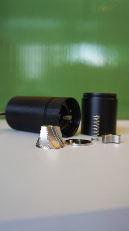 Molino de Café Manual con Cuchillas Cónicas Dentadas