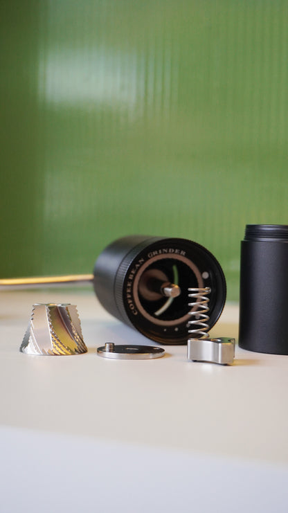 Molino de Café Manual con Cuchillas Cónicas Dentadas