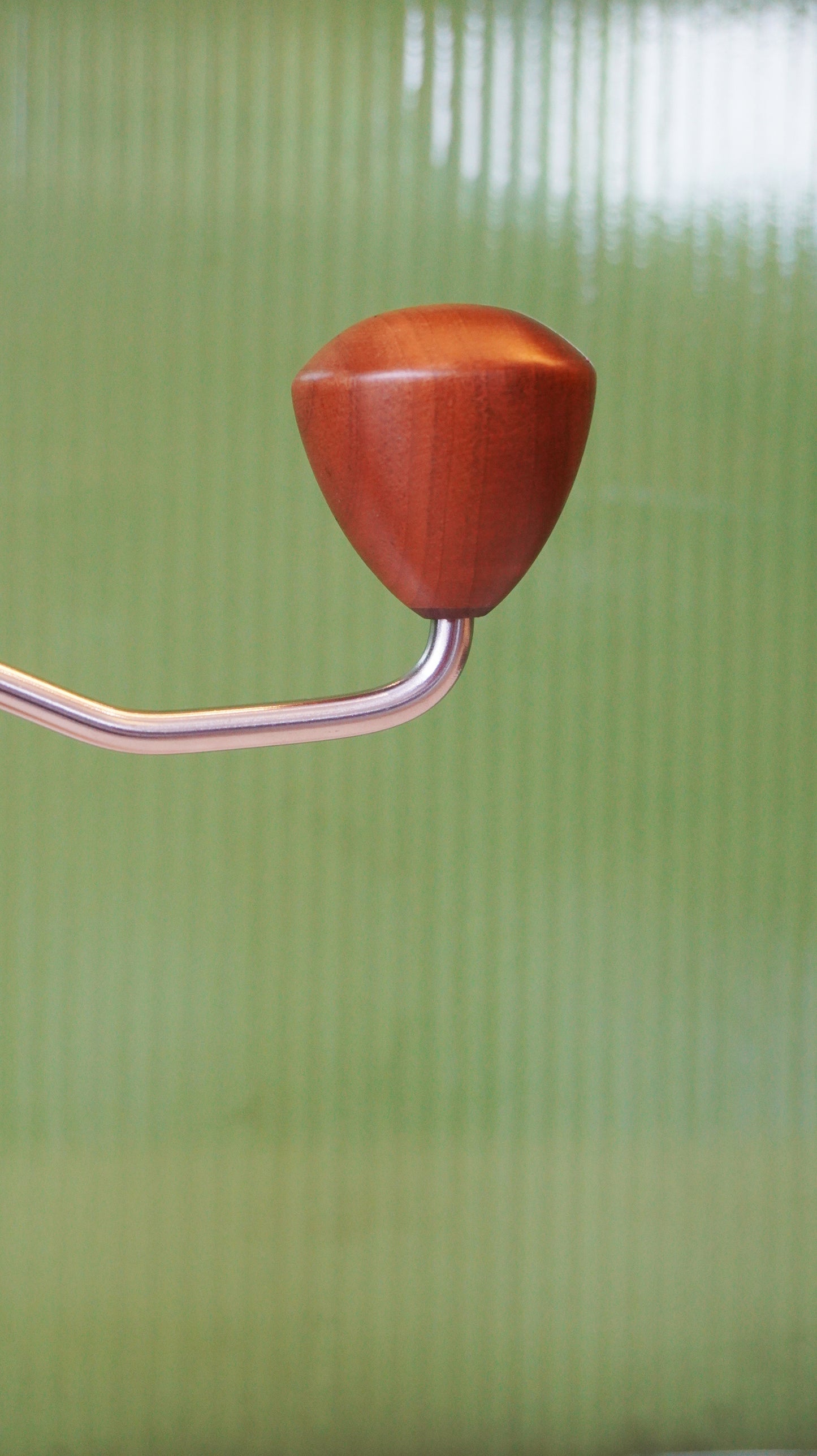 Molino de Café Manual con Cuchillas Cónicas Dentadas y Ajuste Externo de Molienda