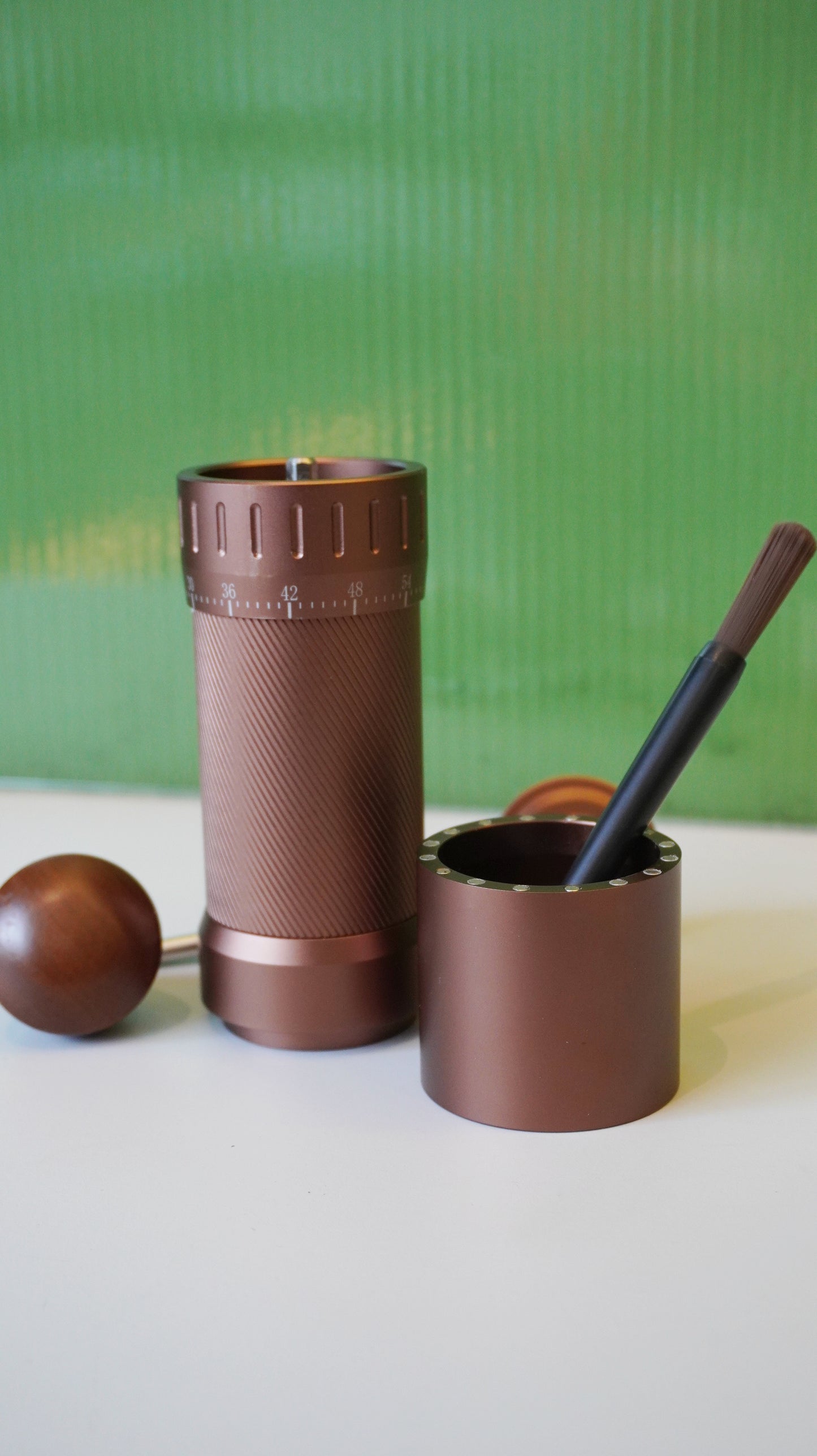 Molino de Café Manual con Cuchillas Cónicas Dentadas y Ajuste Externo de Molienda