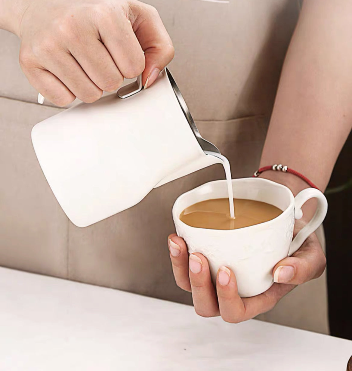 Jarra para Latte Art de Pico de Garza y Cuerpo Ancho