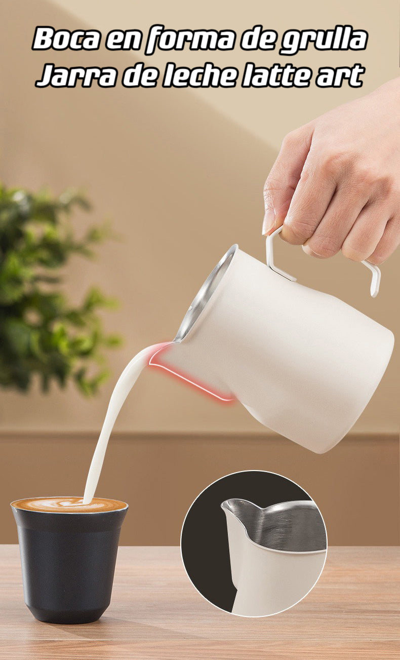 Jarra para Latte Art de Pico de Garza y Cuerpo Ancho